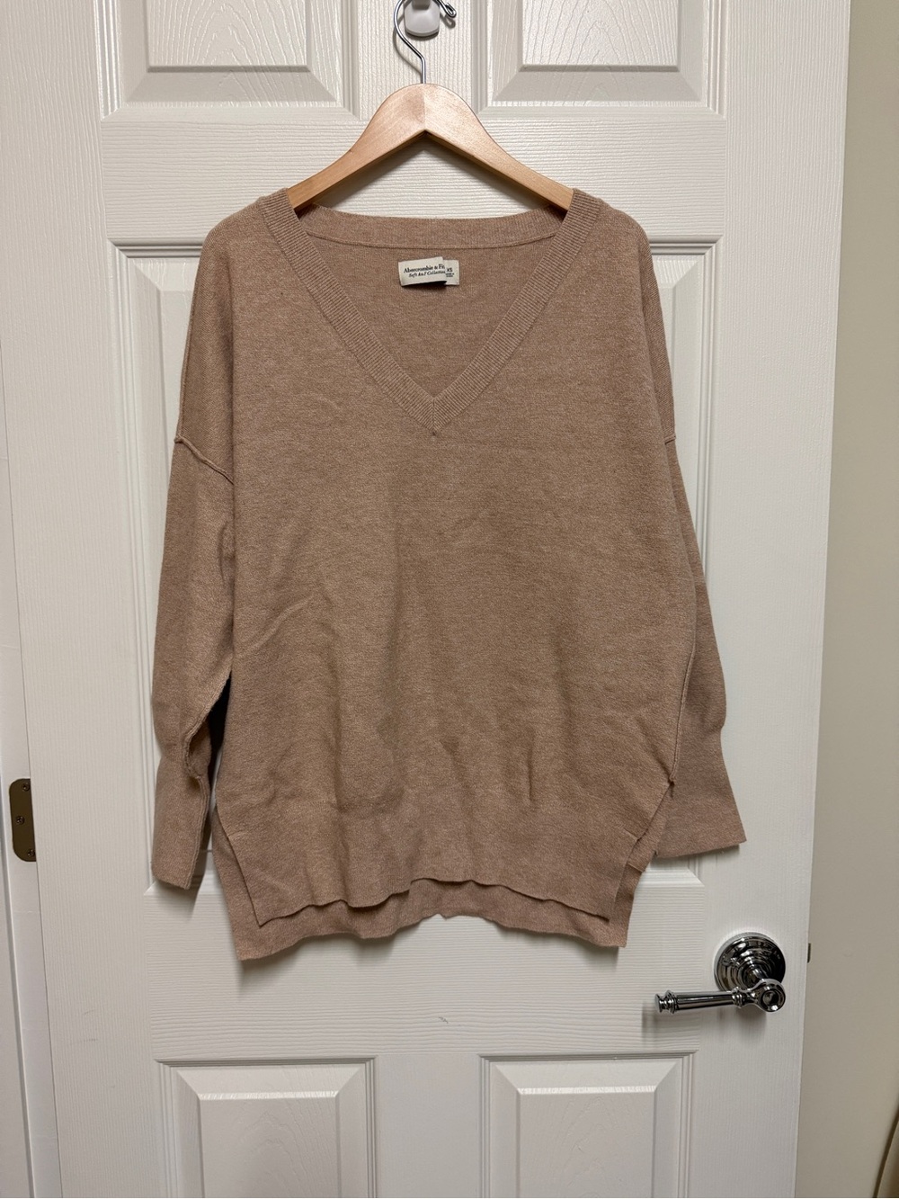 Abercrombie Cozy V-Neck Women's Sweater in Light Brown